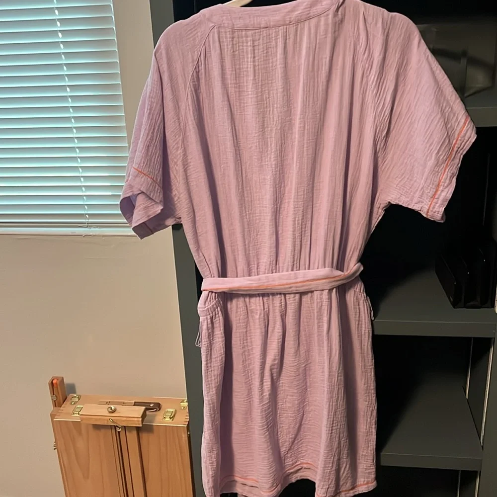 NWOT Lilla P Belted Split Neck Dress Lilac size M - Picture 7 of 7